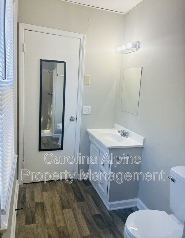 Building Photo - 807 Shaver St