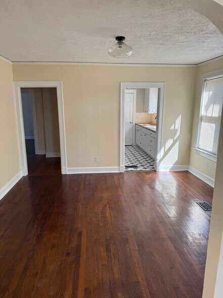 Dining room - 2589 Park St