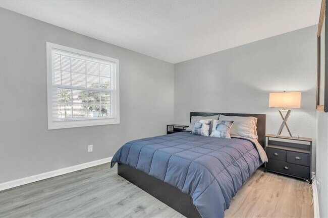 Building Photo - 102 Pompano Dr SE