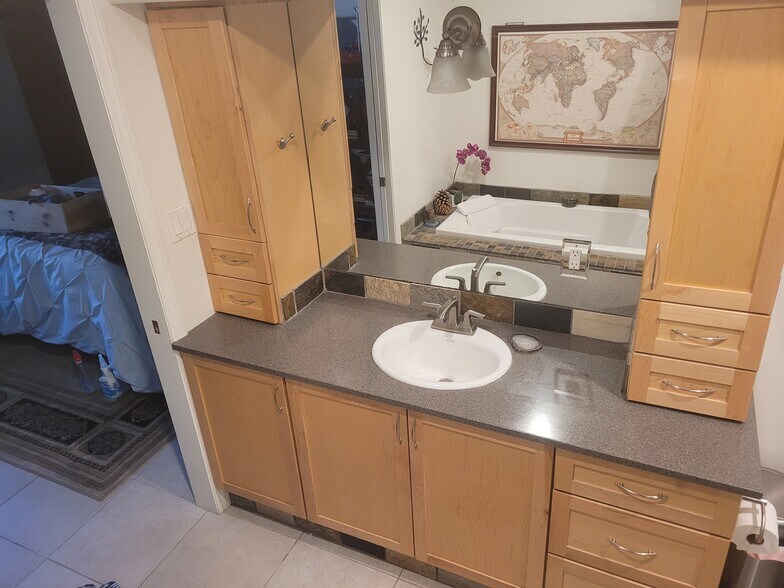 Bathroom Counter - 11946 Dorothy St