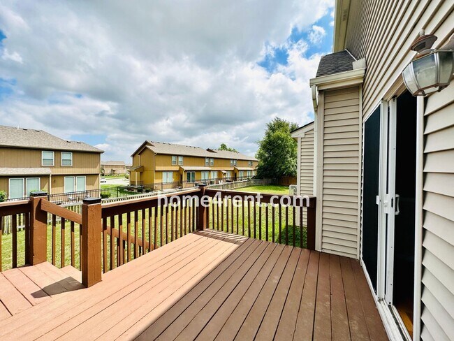 Building Photo - Wood Floors, Open Layout, Plenty of Natura...