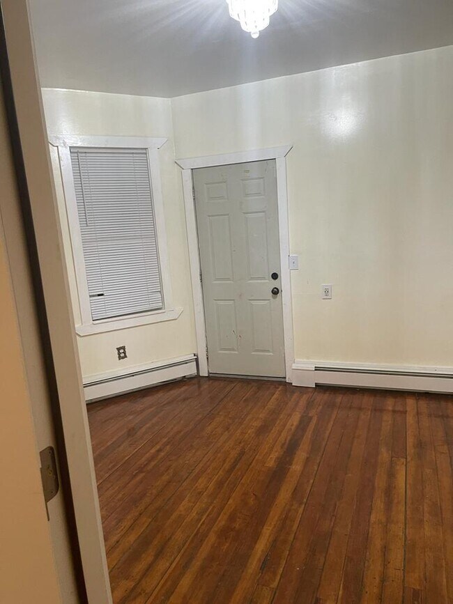 Building Photo - 95 Ring St