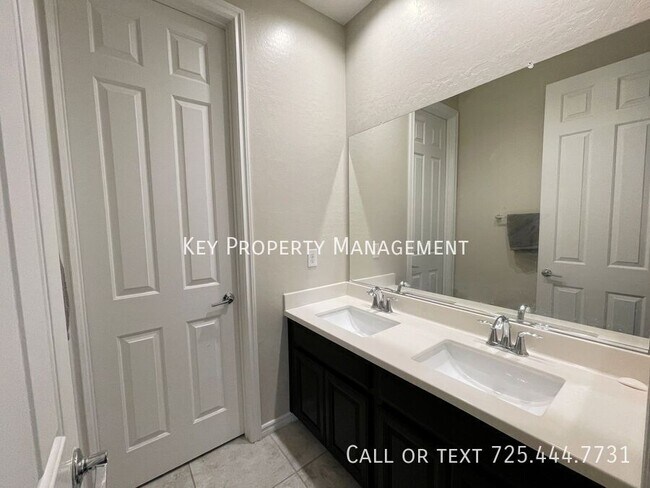 Building Photo - SPACIOUS AND UPGRADED 4 BEDROOM HOME NEAR ...