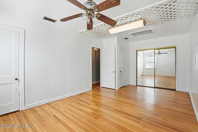 Building Photo - 1546 River Hills Cir W