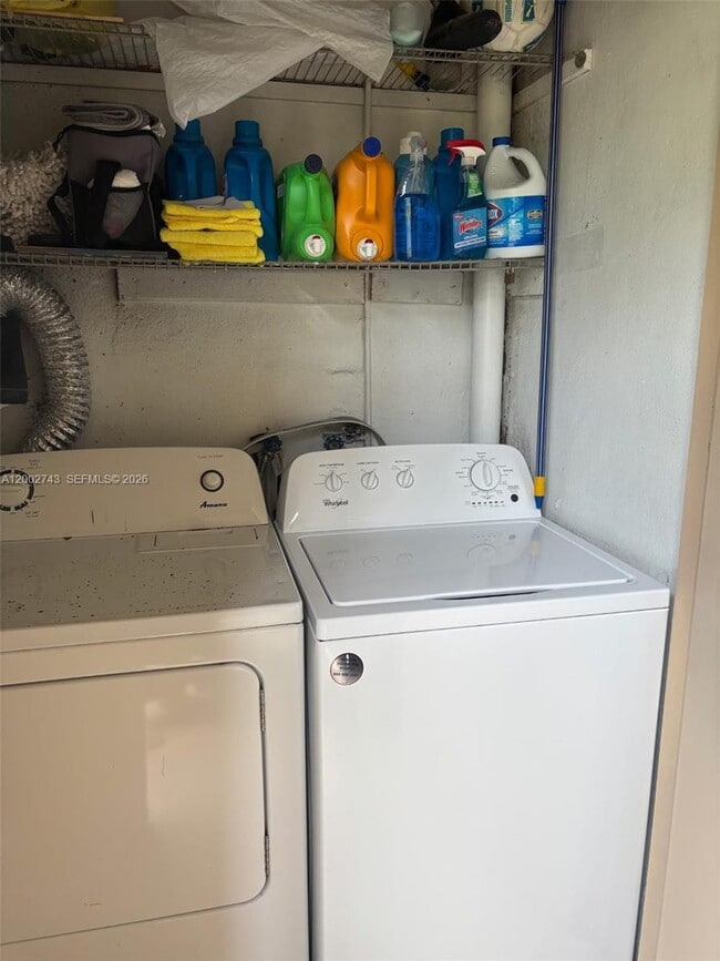 Building Photo - 14421 N Kendall Dr