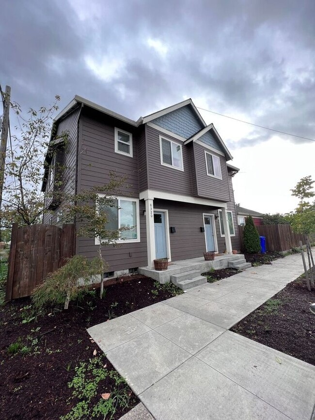 Building Photo - Now Showing- Charming 3-Bedroom Townhome in Lively Lents Neighborhood - Your New Home Awaits!