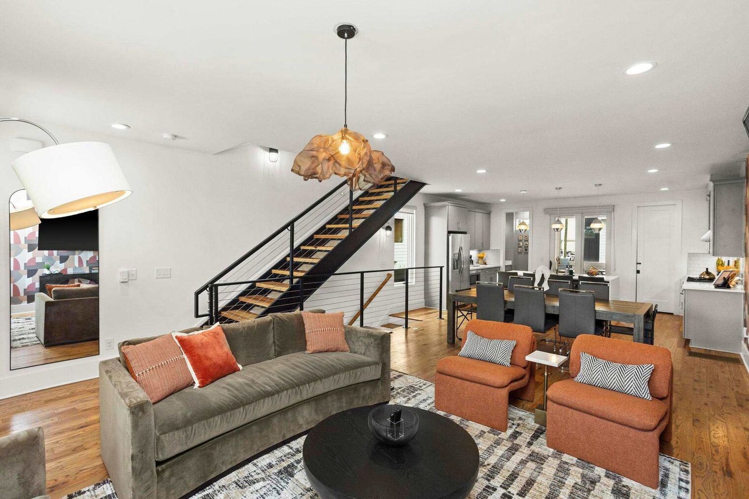 Building Photo - 770 E Argyle Ave