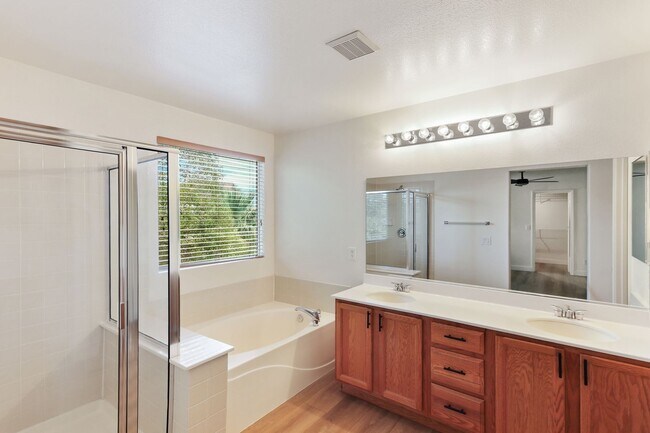 Building Photo - 5870 Lustrous Ct