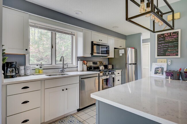 Building Photo - F37 Nordic Village Ln