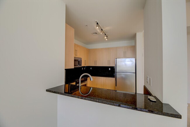 Building Photo - 511 SE 5 Ave