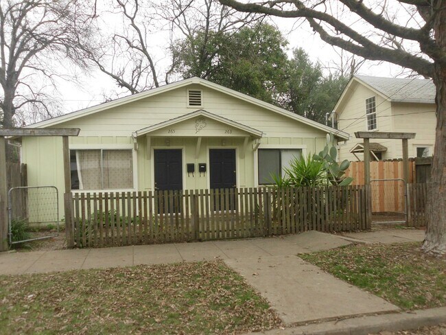 Building Photo - 1405 Locust St