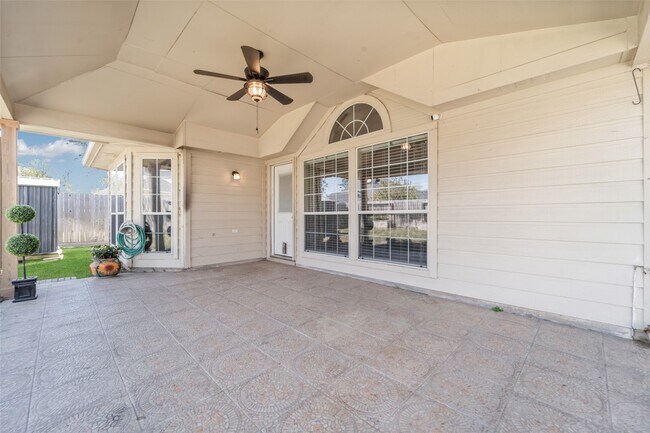 Building Photo - 22914 Cove Timbers Ct