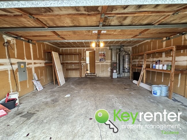 Building Photo - Spacious Northeast Tacoma 3 Bedroom 2.5 Bathroom Home for Rent in Secluded Neighborhood!