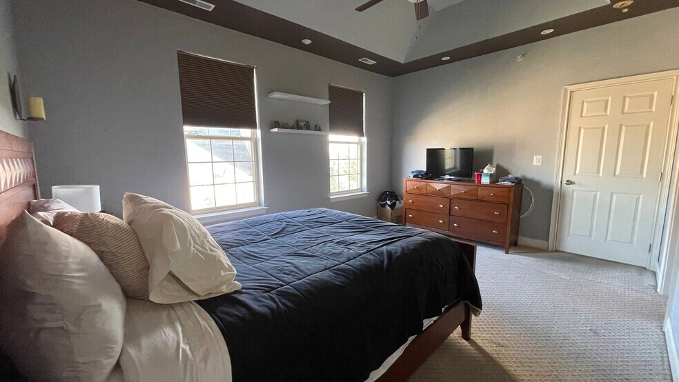 Building Photo - 203 Governors Ct
