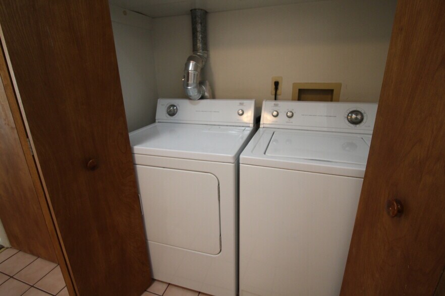 washer/dryer - 217 W Cross St