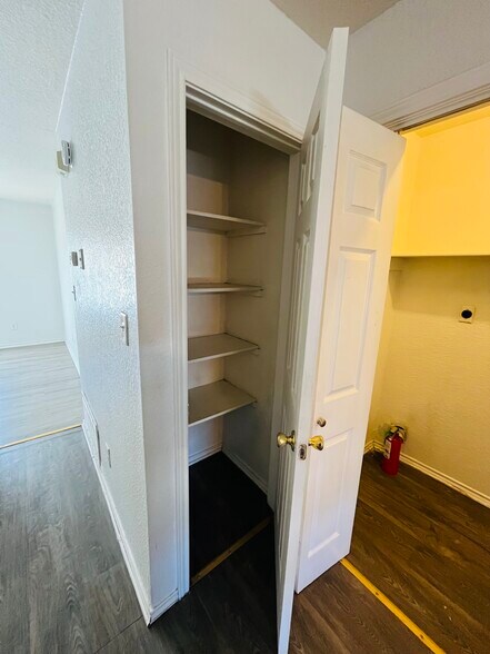 Building Photo - 2804 Cantabrian Dr