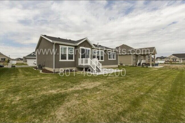 Building Photo - NO DEPOSIT option available for qualified ...