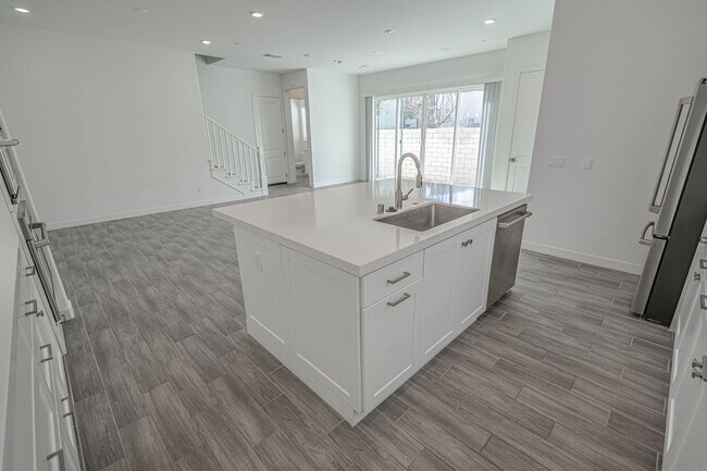 Building Photo - 3-Bedroom Home with Solar Panels & Smart Home Features in Valencia!