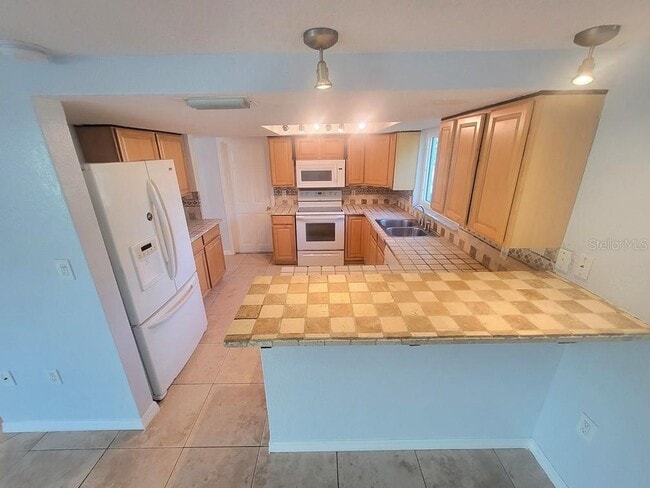 Building Photo - 7741 Treasure Pointe Dr