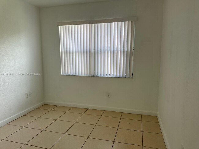 Building Photo - 1490 NE 33rd Ave