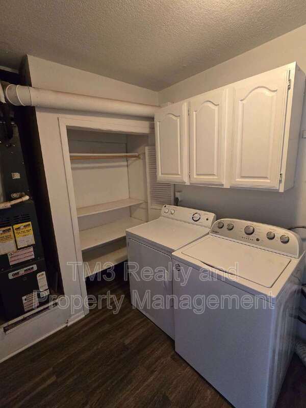 Building Photo - 811 W Sheridan St