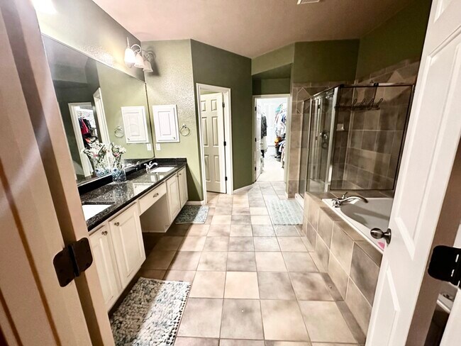 Building Photo - 10304 Peekston Dr