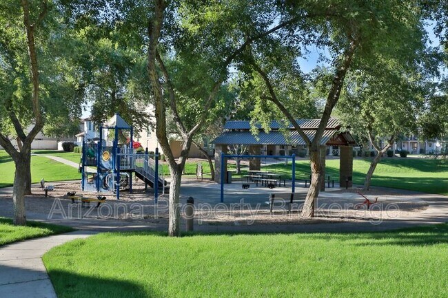 Building Photo - 3879 E Santa Fe Ln