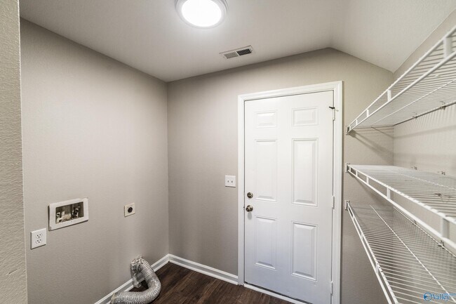 Building Photo - 217 Whitestone Dr NE