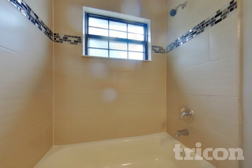 Building Photo - 12449 Blue Heron Way