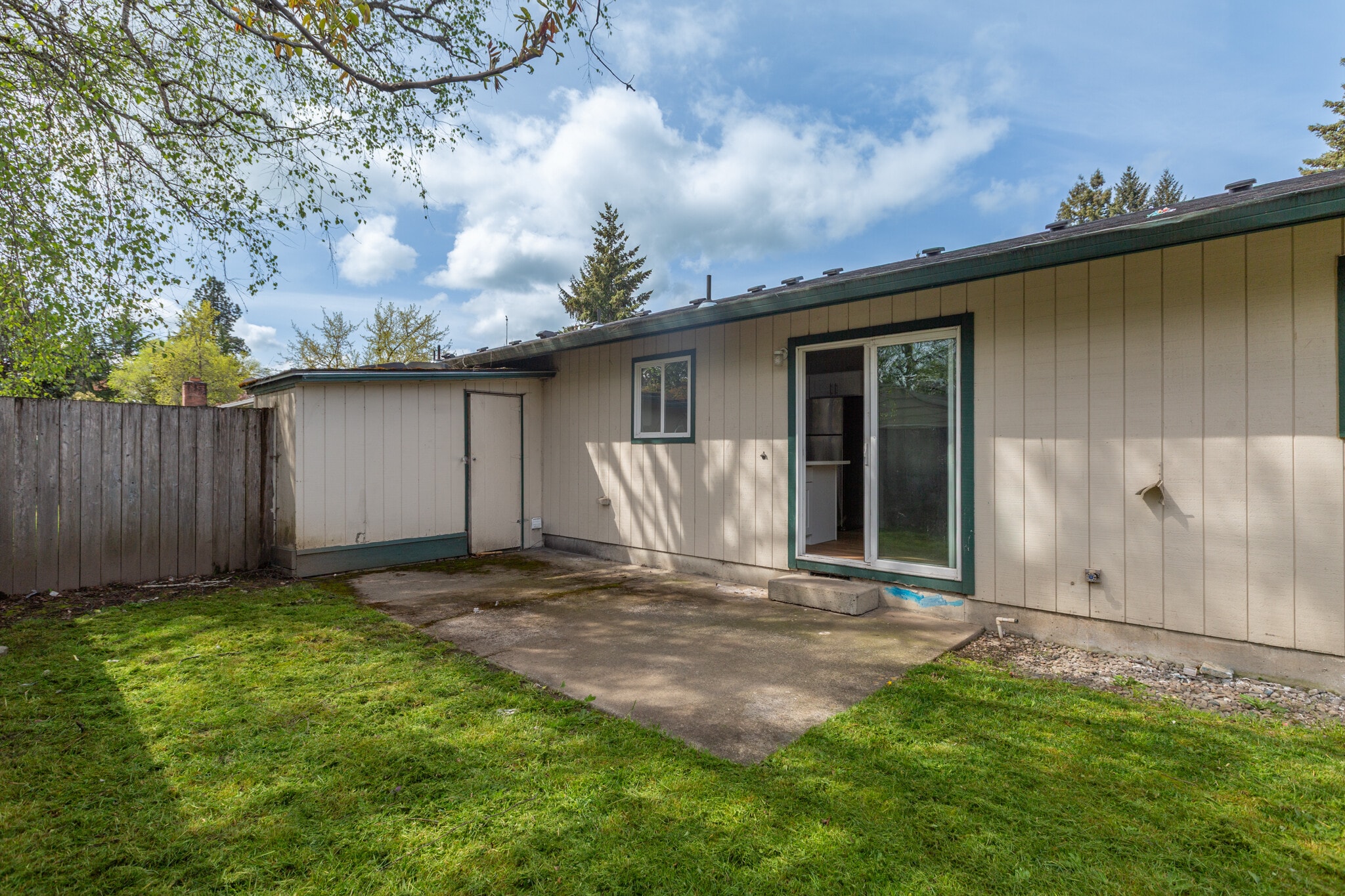 Building Photo - 110 SW Fleishauer Ln