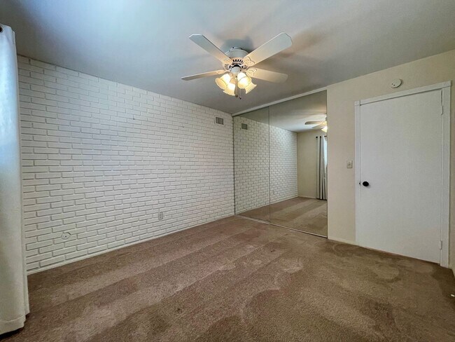 Building Photo - Gorgeous 4 Bedroom 2 Bathroom Home in Bonita!
