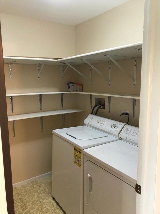 Building Photo - 232 Driftwood Ln