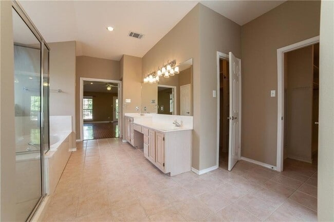 Building Photo - 1701 Idle Hour Cove