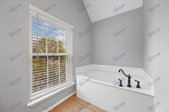 Building Photo - 608 Vasey Oak Dr