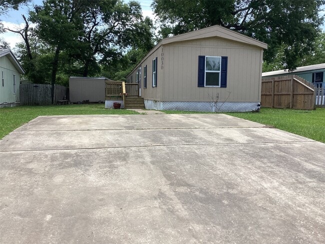 Primary Photo - 10030 Cedar Landing Dr