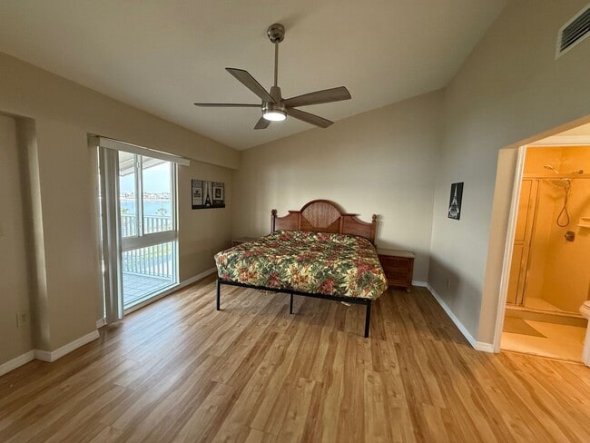 Building Photo - 1477 Park Beach Cir