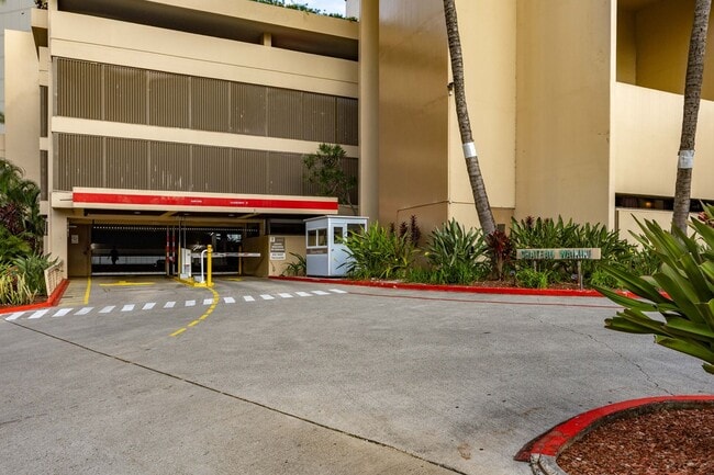 Building Photo - Luxury Waikiki Living with Panoramic Ocean & Sunset Views