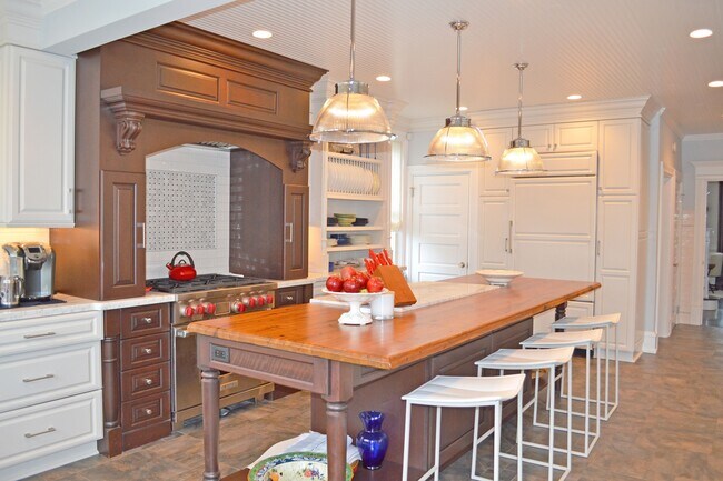 Building Photo - 16 S Somerset Ave