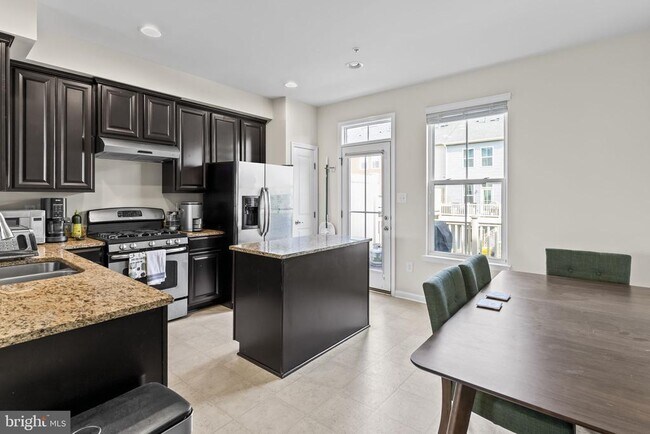 Building Photo - 7933 Trailview Xing