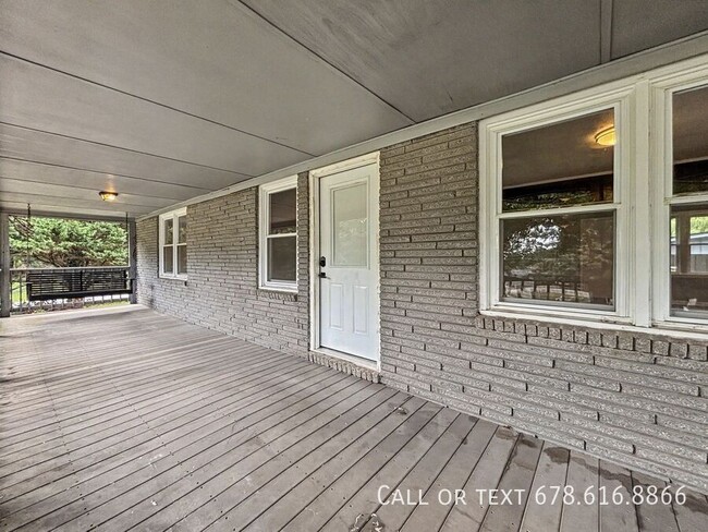 Building Photo - 560 Lee Byrd Rd