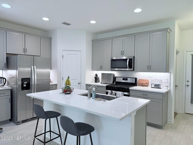 Building Photo - 367 Brandon Lks Dr