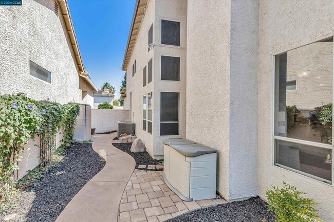 Building Photo - Updated Mediterranean-style home in Renais...