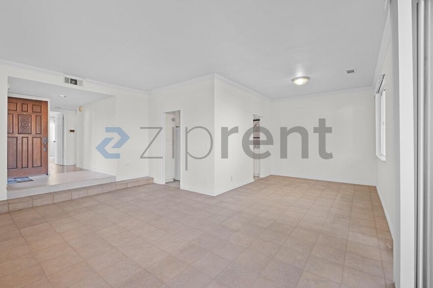 Building Photo - 1387 Crown Dr