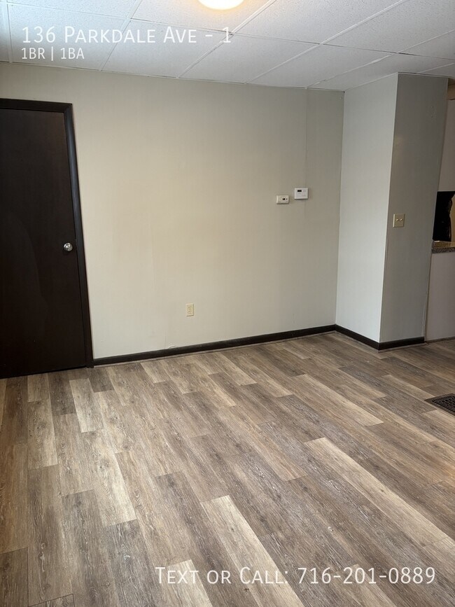 Building Photo - 136 Parkdale Ave