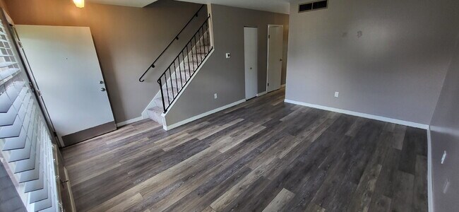 Building Photo - Two Bedroom Townhouse