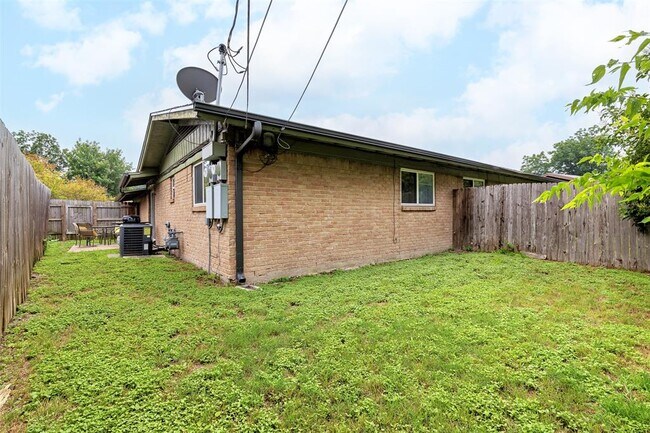 Building Photo - 2200 Lanier Dr