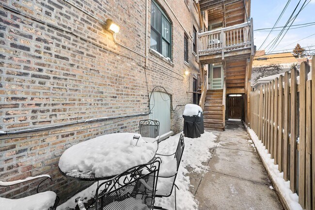 Building Photo - 2611 N Dayton St