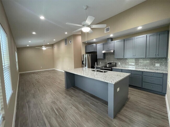 Building Photo - 2210 Arapahoe Dr