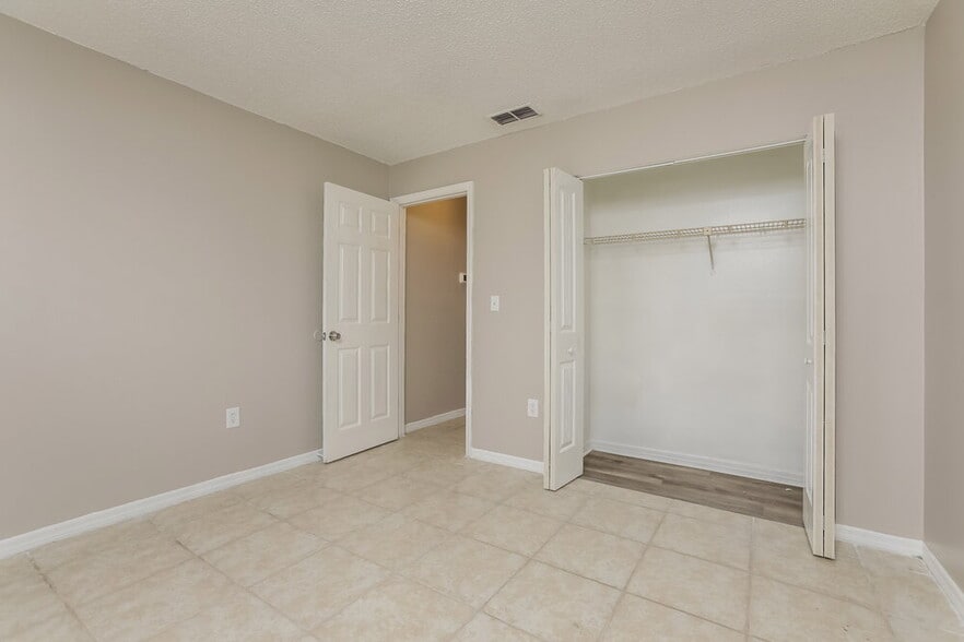 Building Photo - 703 Harland Ct