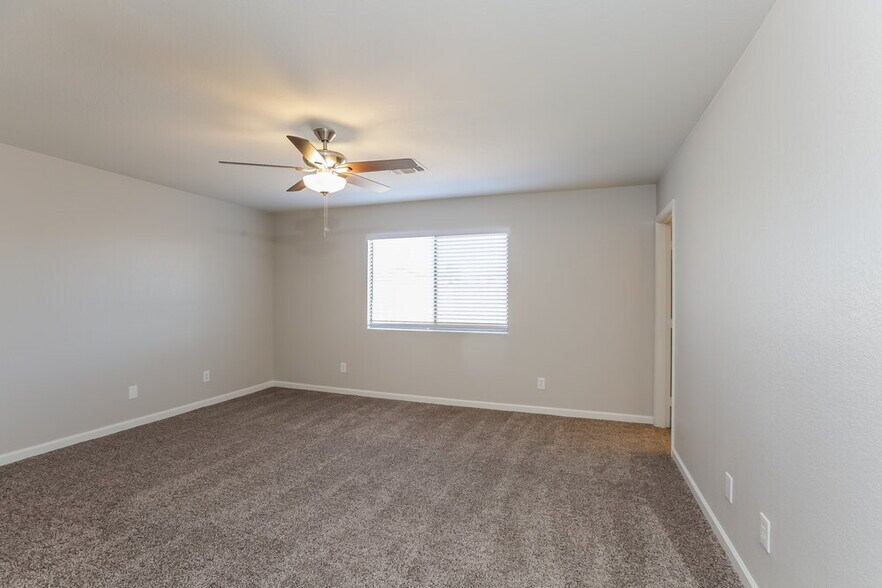 Building Photo - 1074 E Silversmith Trail